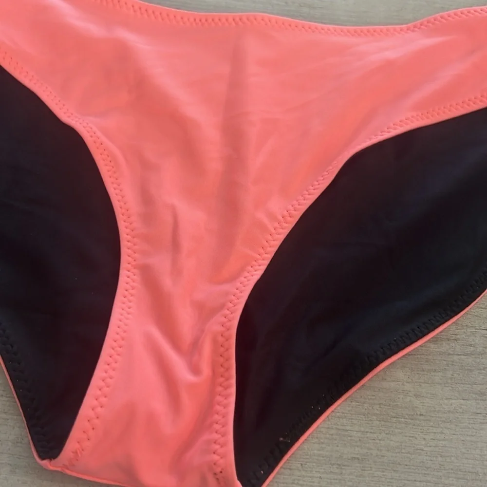 Fabletics coral black